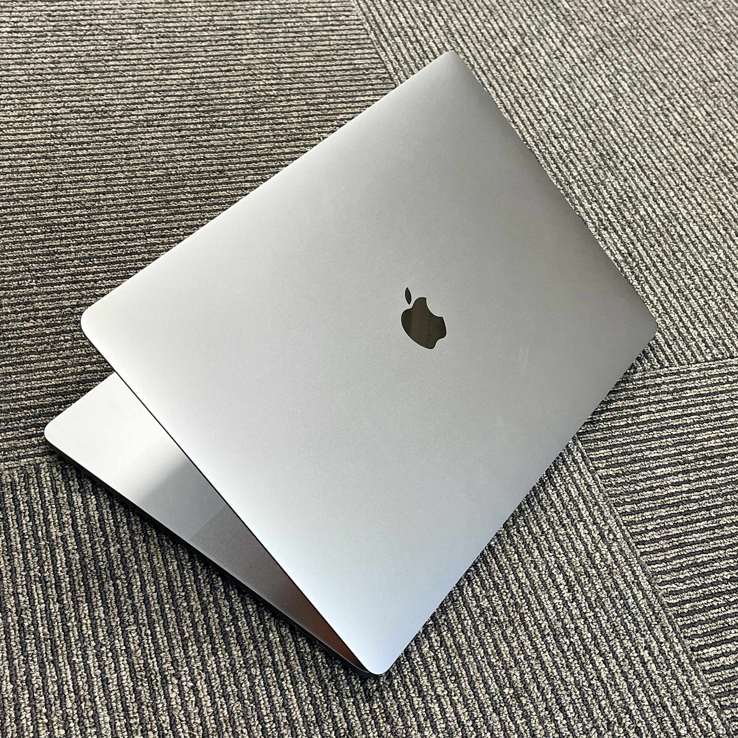 MacBook Pro 2019 16 inch Space Gray Core i7/16GB/512GB