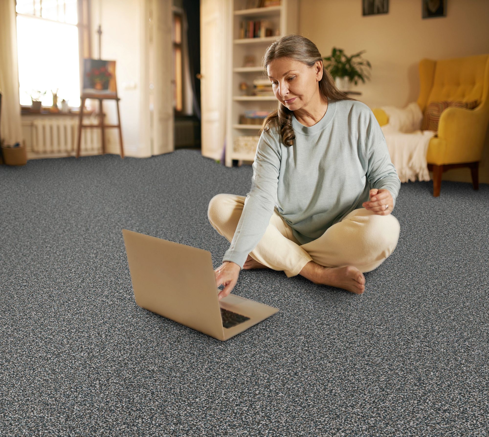 STAINMASTER (Sample) Welcome Retreat III Lakeside Gray 68.3-oz sq