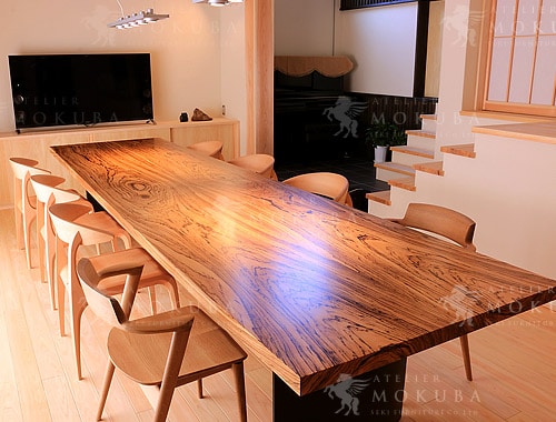 ダイニングテーブルxゼブラウッド【熊本県熊本市 個人住宅】力強い木目