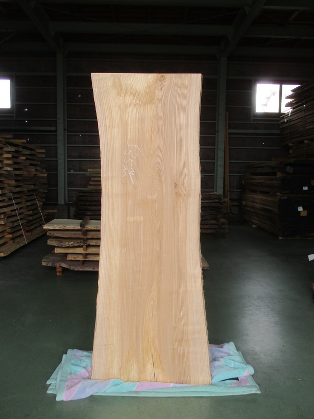 人気の“楢（ナラ）”、国産材代表の“欅（ケヤキ）”、着色塗装もおススメ