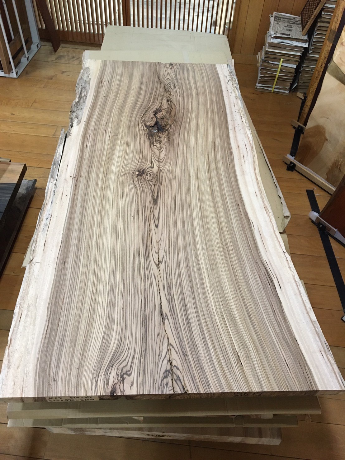 良杢『ブビンガ一枚板』 | 一枚板商品情報 | メールマガジン履歴