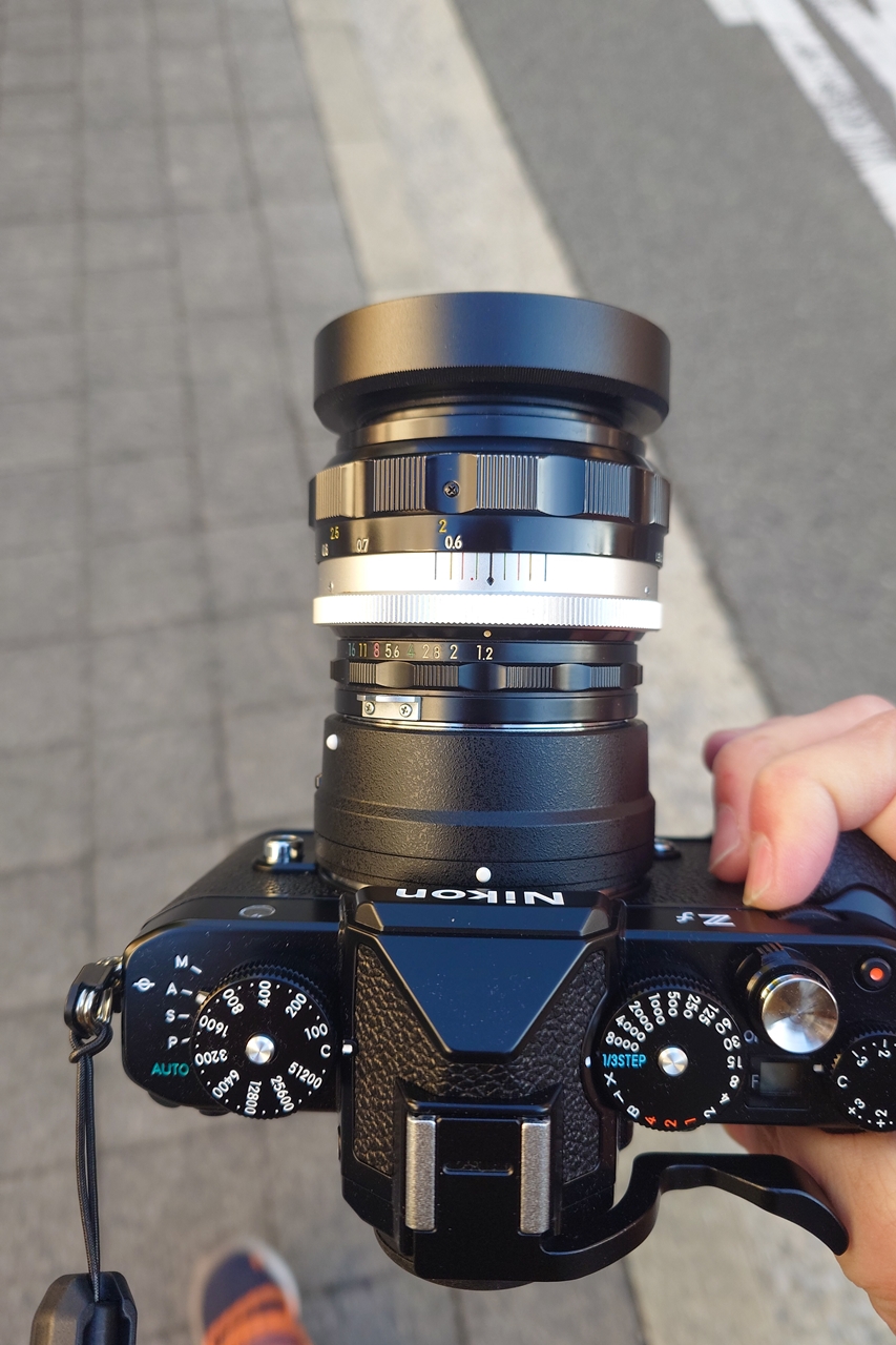 久しぶりにNIKKOR-SC Auto 55mm f1.2を持ち出してみた