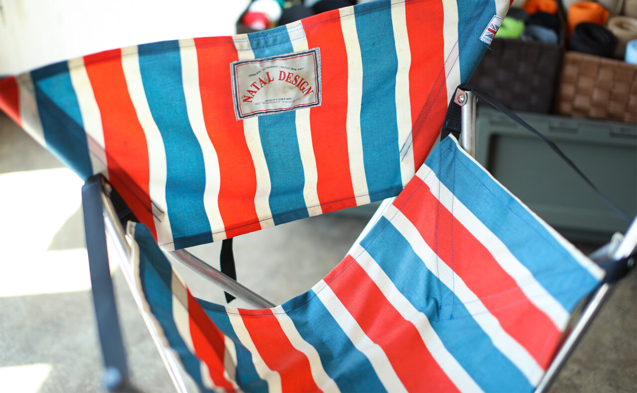 赤と白、青と白のガタパウトチェアセット 赤と白、青と白のガタパウト