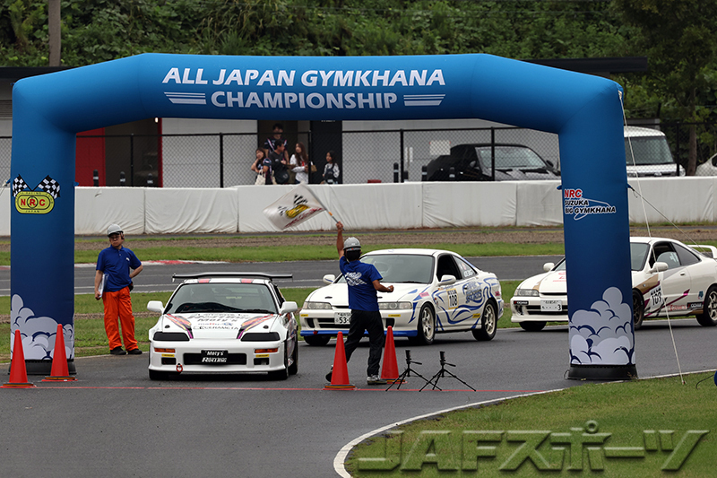 全日本ジムカーナ最終戦5クラスでタイトル争いの中、激戦BC1は神里義嗣