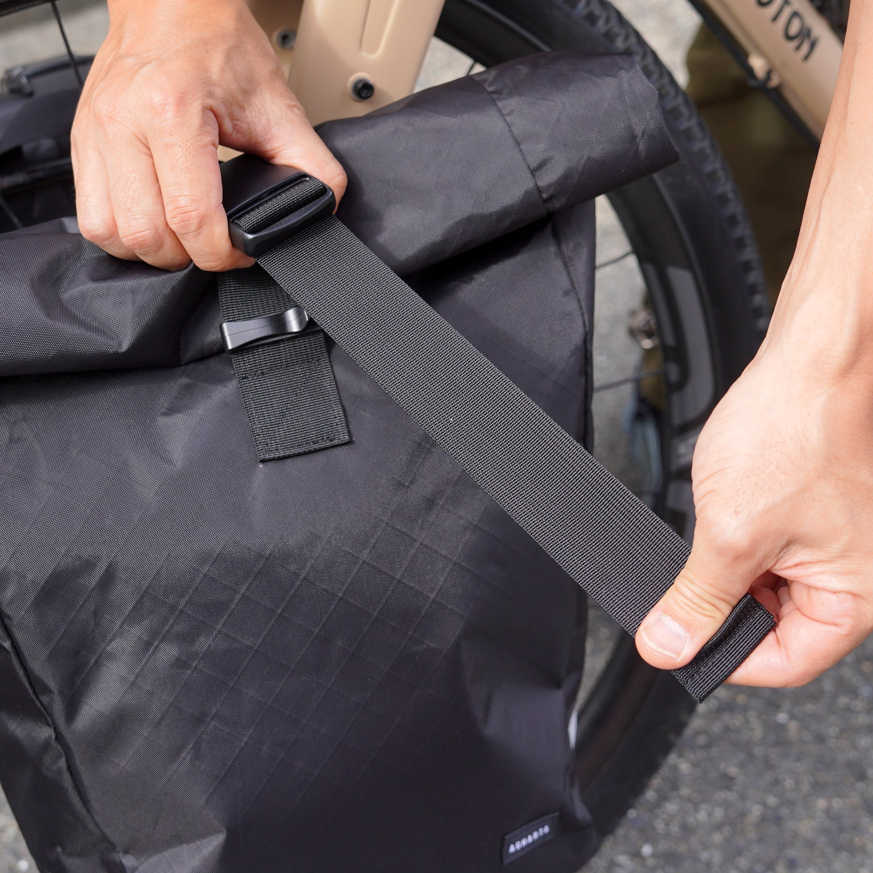 AGHARTA ROLLTOP PANNIER BAG (ECOPAK / RANGER GREEN) – BICYCLE