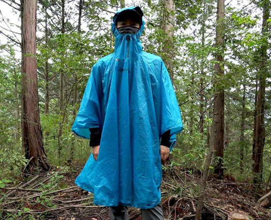 SEA TO SUMMITの超軽量ポンチョ『Ultra-Sil Nano Poncho』: 自転車と