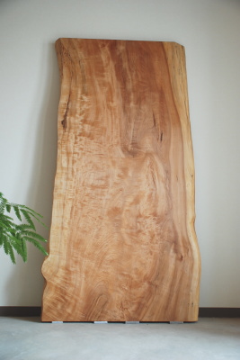 一枚板の無垢テーブル|栃（トチ）一枚板天板no.1 - 無垢オーダー家具