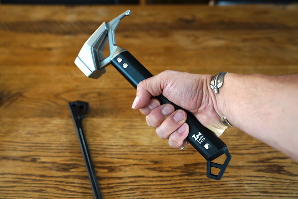 ゼインアーツ グラーツハンマーとグラーツステイク（ペグ）の使用