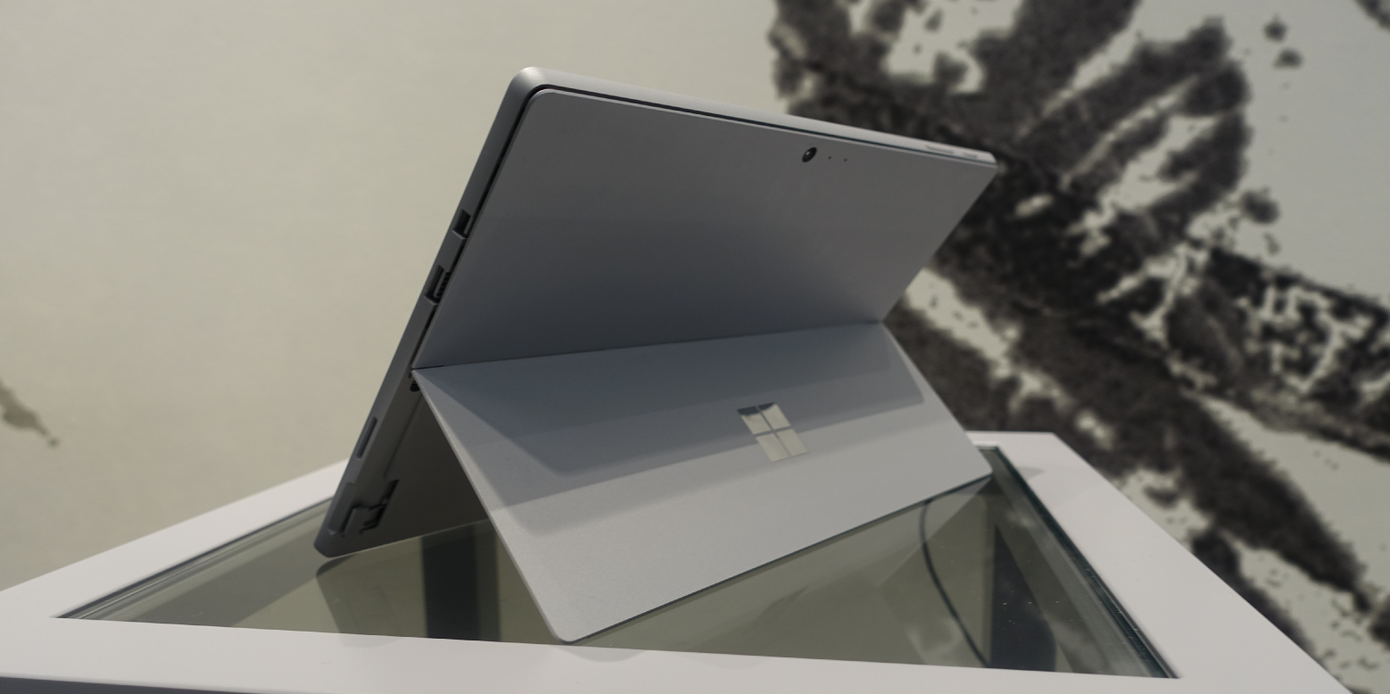 Surface Pro の LTE 対応モデルを、法人向けに 12 月 8 日（金）より