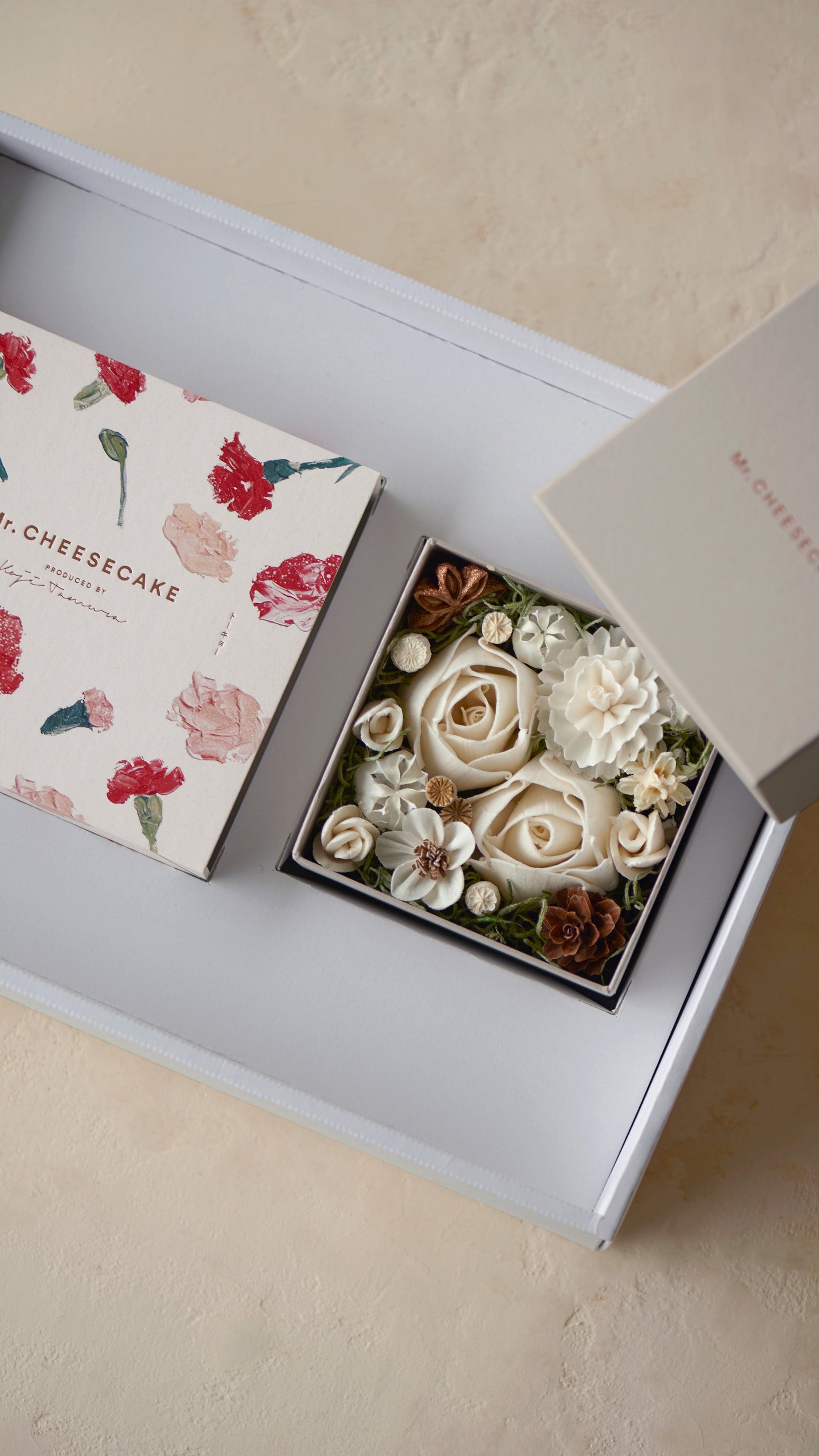 Mr. CHEESECAKE assorted 4-Cube Box Moment & Flower Box