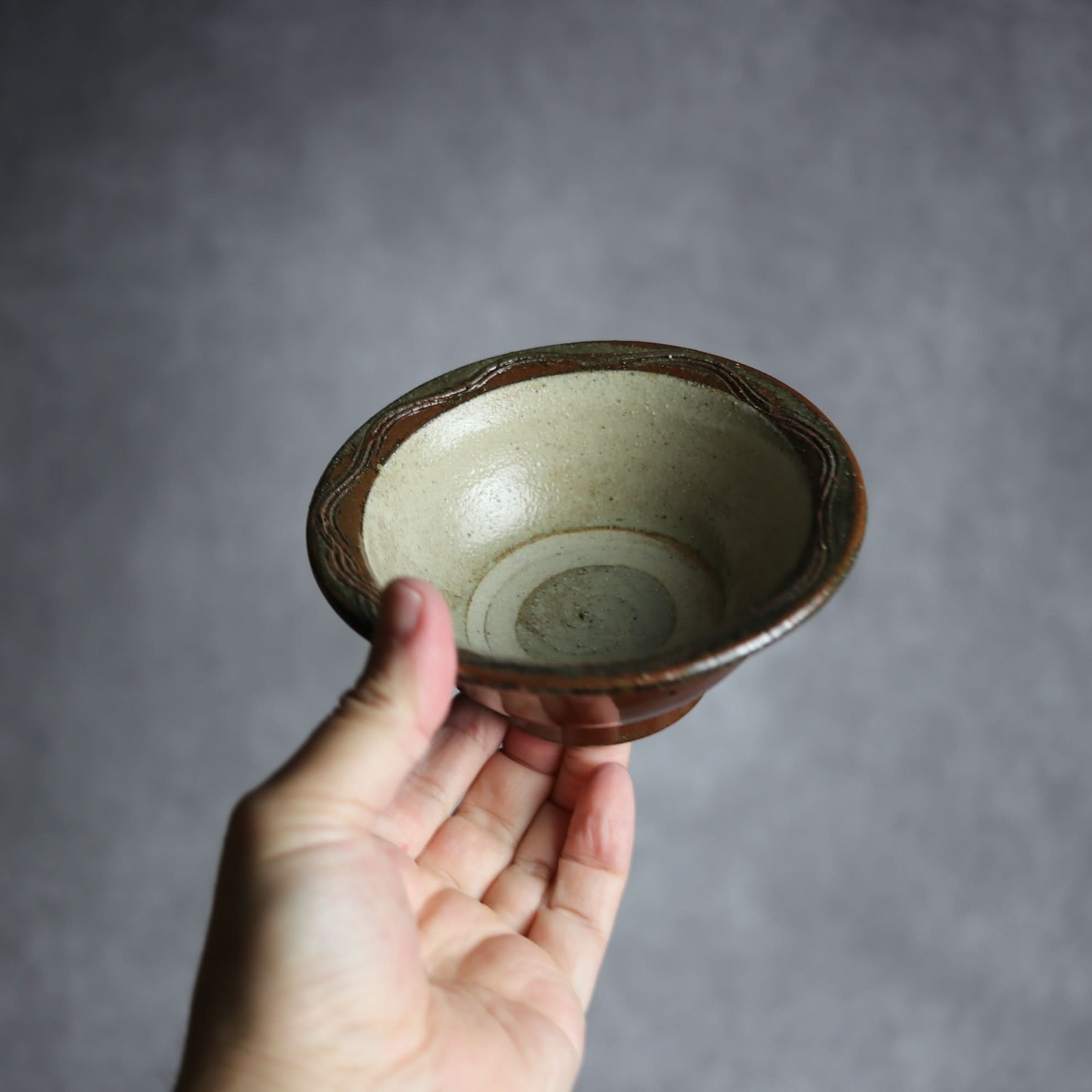 4寸ワンブー1 櫛掻 波紋 やちむん 陶器 北窯 宮城正享工房｜北窯 宮城