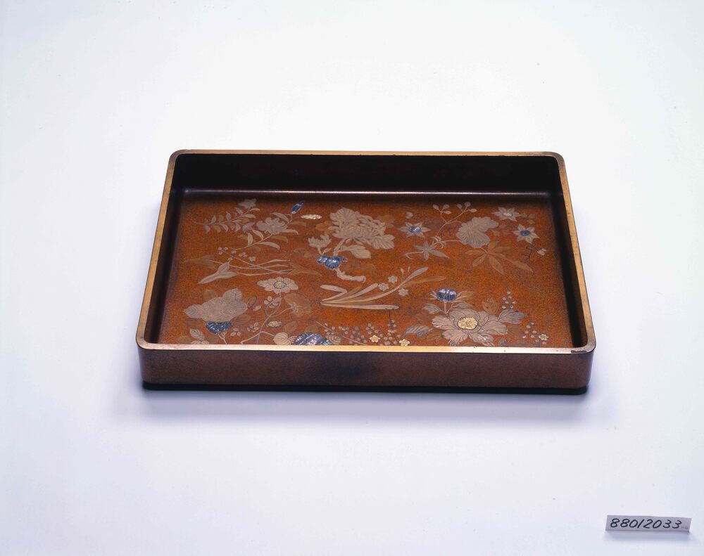 梨子地花文蒔絵乱れ箱 | ToMuCo - Tokyo Museum Collection