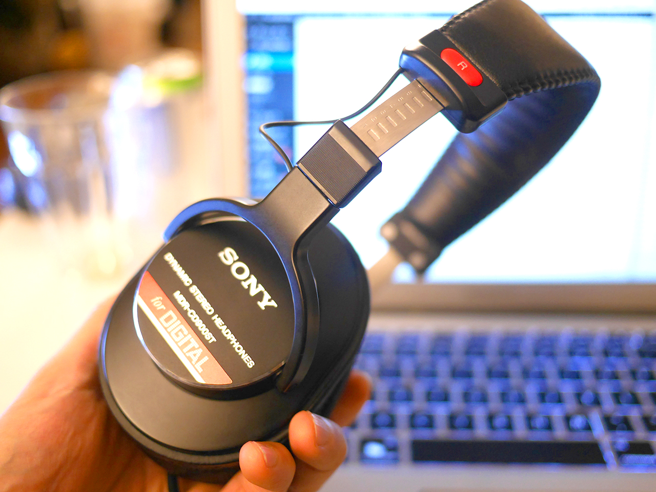 初心者向け】DTM用ヘッドホンに「赤帯」がおすすめの理由3つ