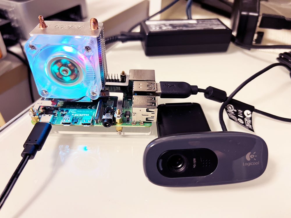 ラズベリーパイ(Raspberry Pi)にWebカメラを接続して動画を撮影する