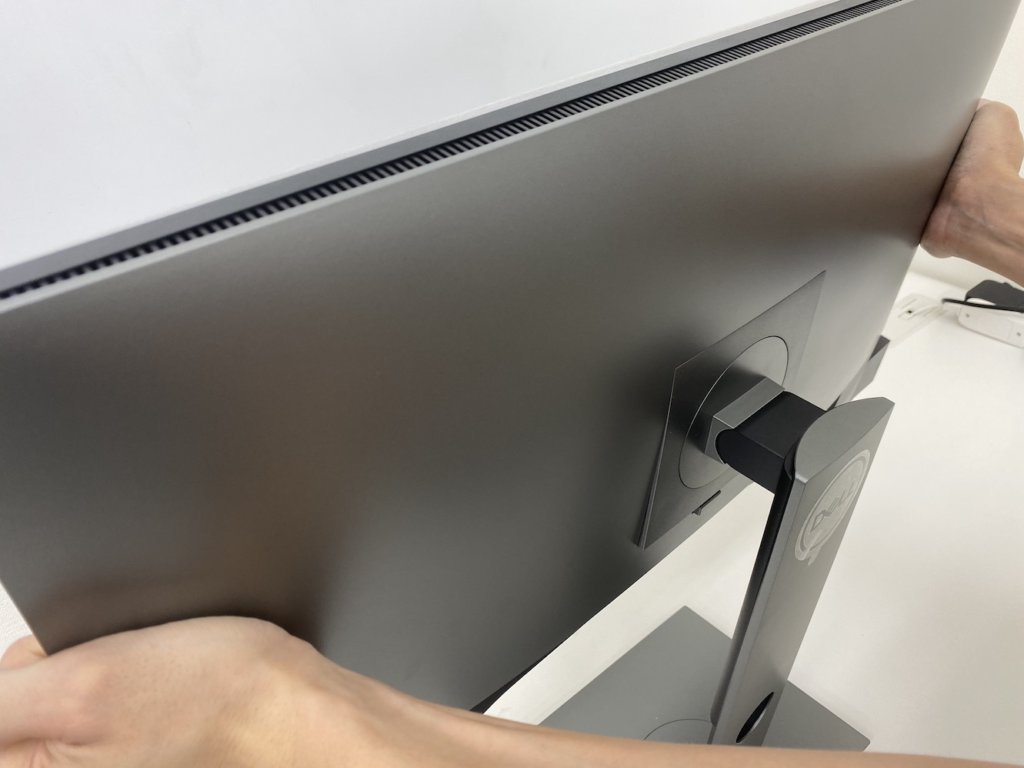 実機】Dell U2720QM レビュー｜美しすぎる27インチの4Kモニター・Macに