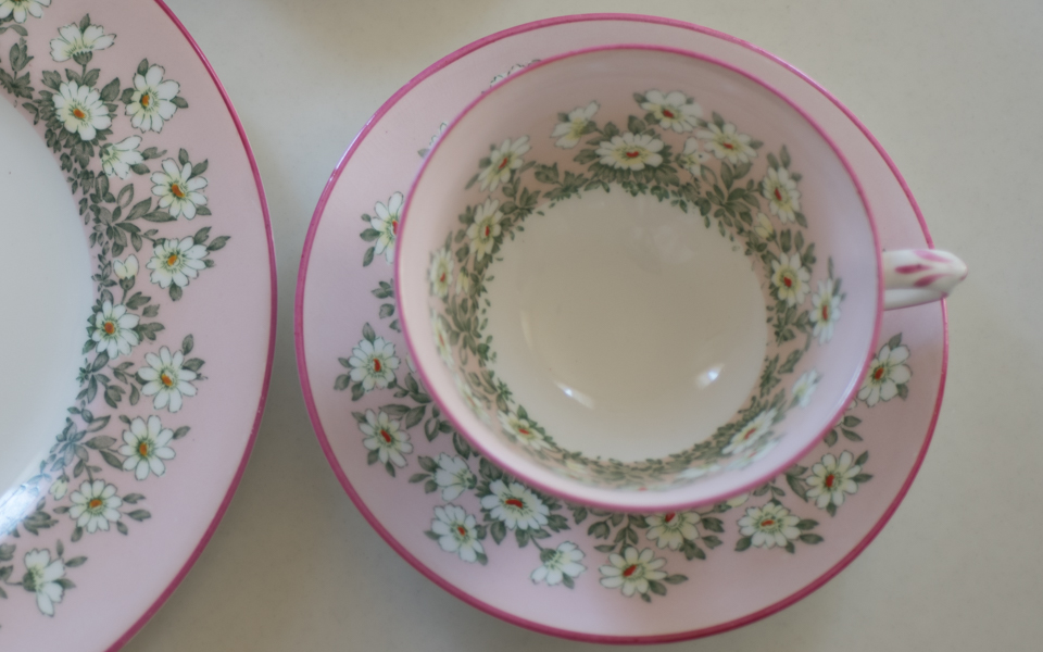 クラウンスタッフォードシャー ピンクのトリオ (Crown Staffordshire