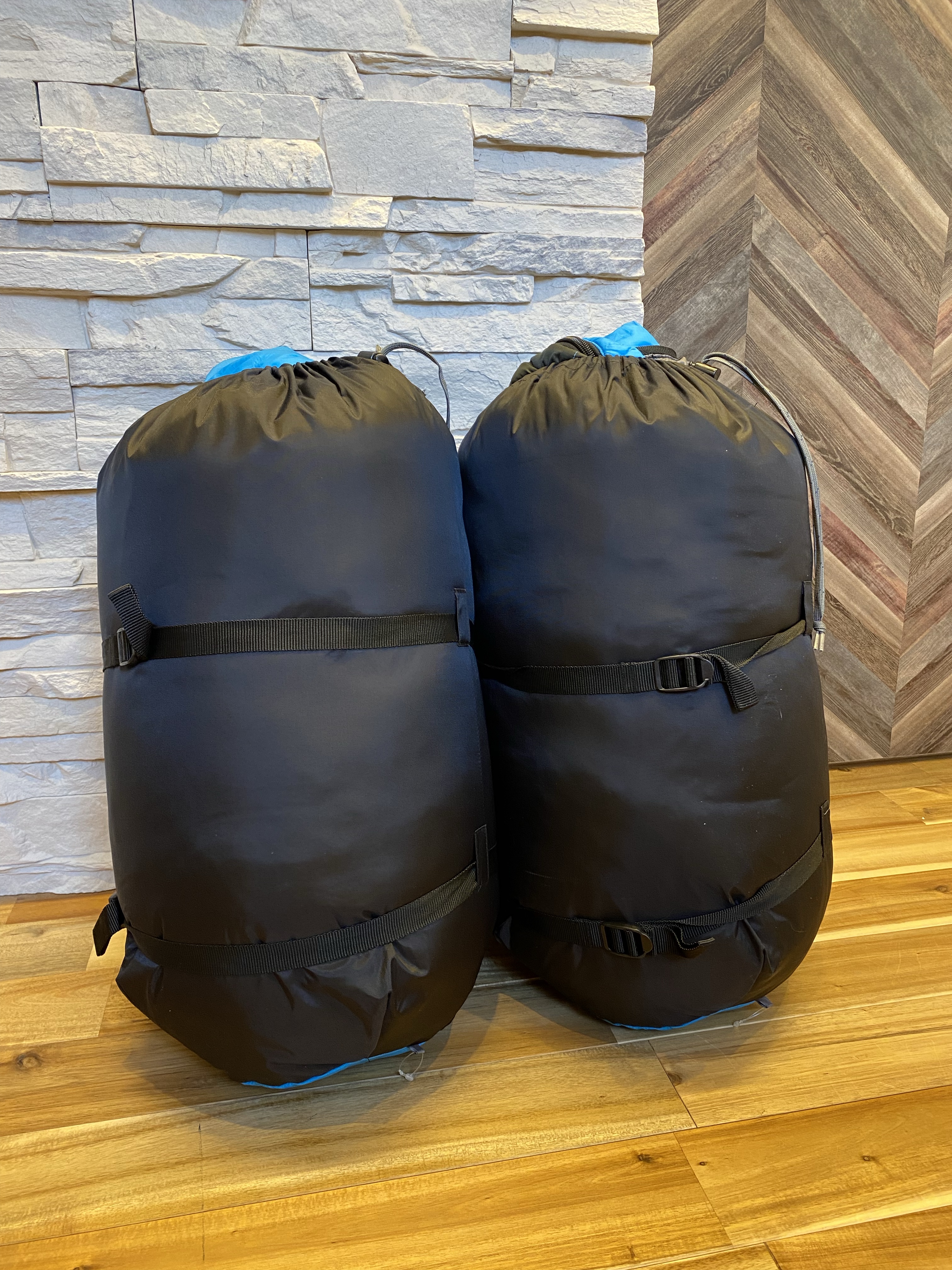 イスカ(ISUKA) 寝袋【キャンプギア】アルファライト 1300EX 【冬