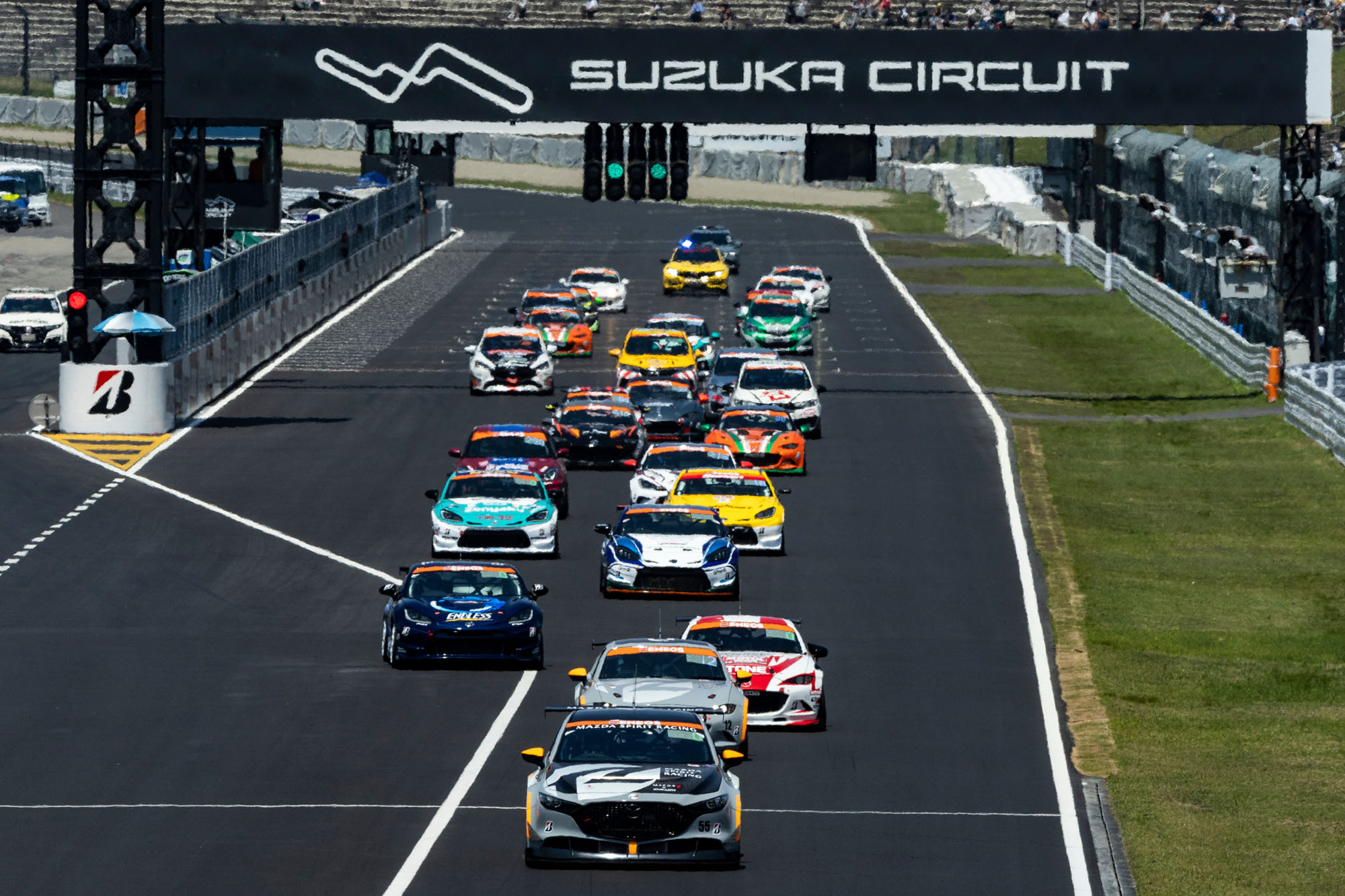 12号車、120号車はノートラブルで走り切るも55号車は完走ならず MAZDA