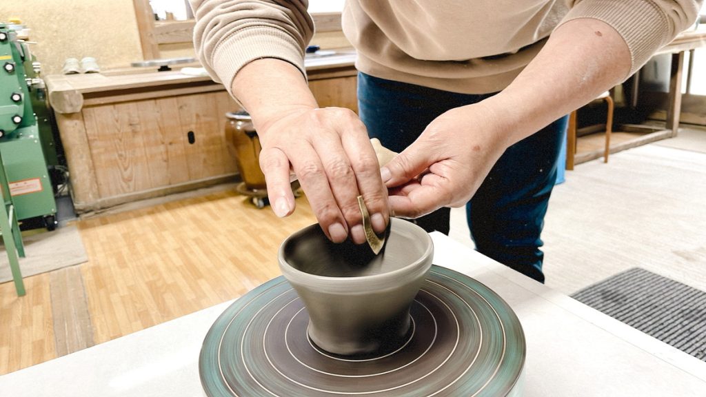 法勝寺焼松花窯】120年の伝統を受け継ぐ窯元で陶芸体験｜南部町 | na