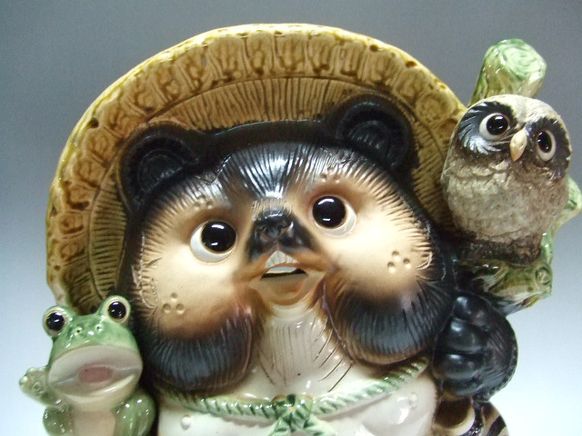 ta-035 ふくろう＆かえる持ち狸（大）｜信楽たぬき専門店/ネット