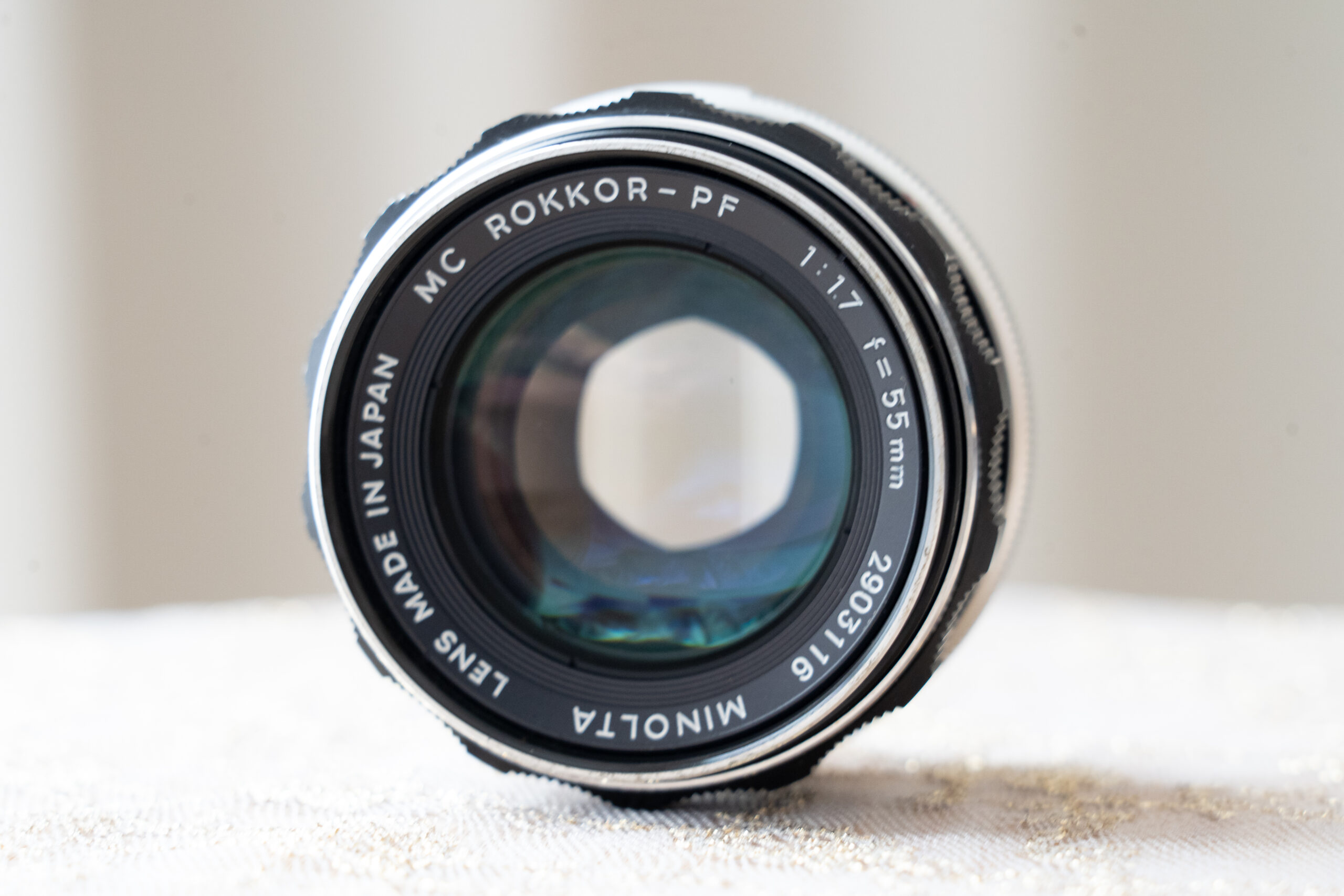 コスパの良いオールドレンズMINOLTA MC ROKKOR-PF 55mm F1.7をレビュー