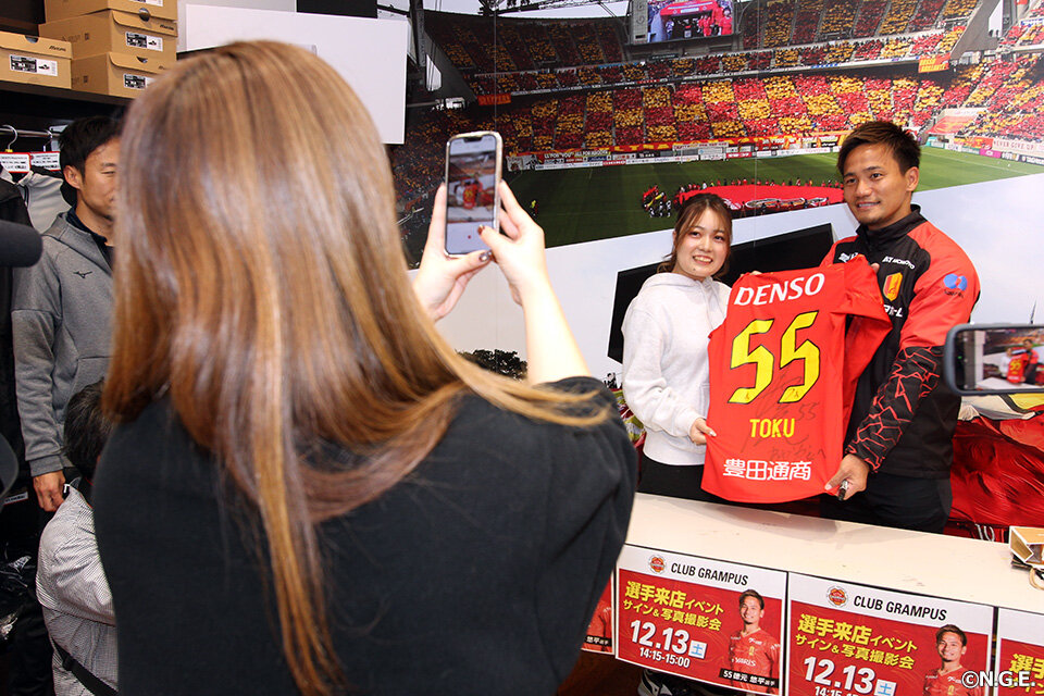 クラブグランパス｜徳元悠平選手来店イベントの模様｜ニュース｜名古屋