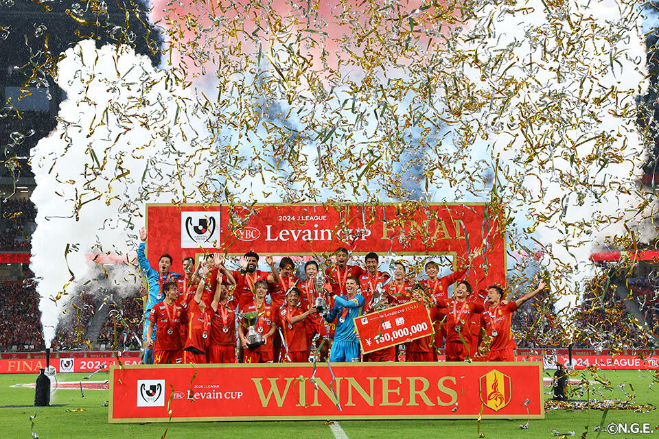 2024JリーグYBCルヴァンカップ優勝トロフィー展示とフォトスポット登場
