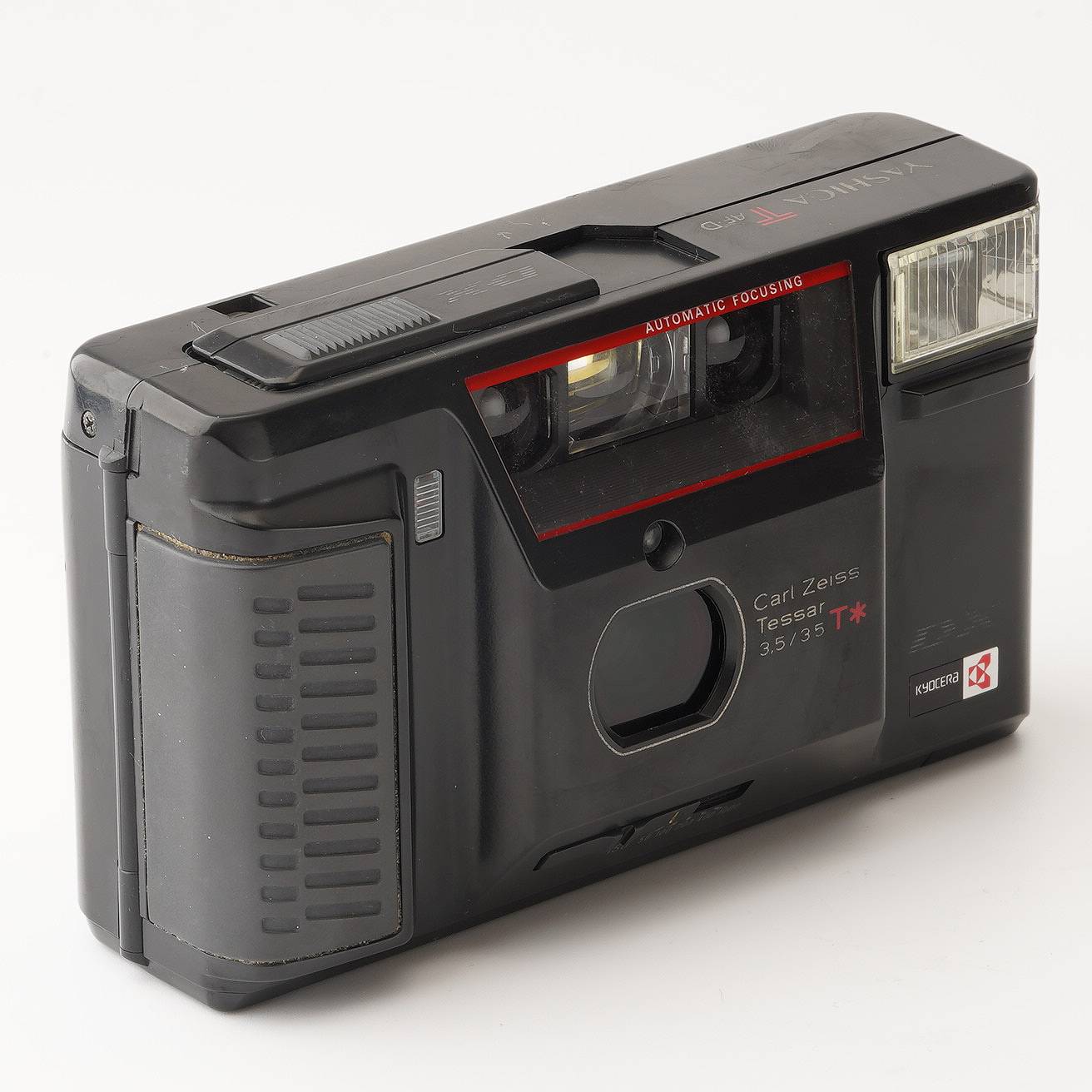 ヤシカ Yashica T AF-D / Carl Zeiss Tessar T* 35mm F3.5 – Natural