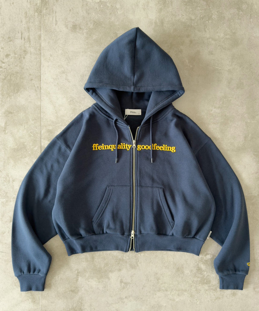 FFEIN(フェイン)】センター3D刺繍立体フードショート丈ZIPパーカー