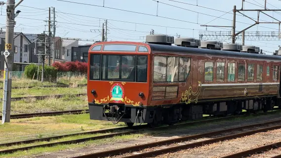 12系客車（ばんえつ物語・オコジョ展望車）が 入線です。（2025年版