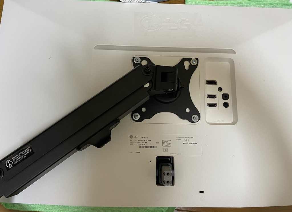 グリーンハウスのモニターアームをLG 27UL500-Wに取り付けた感想