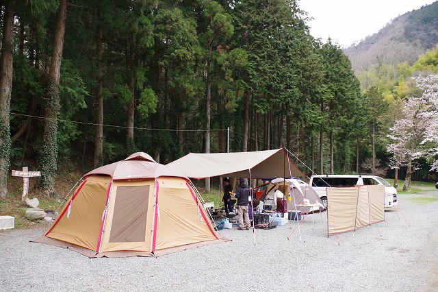 雨の中でスノーピークのラウンジシェル初体験☆ストーブあっても換気良