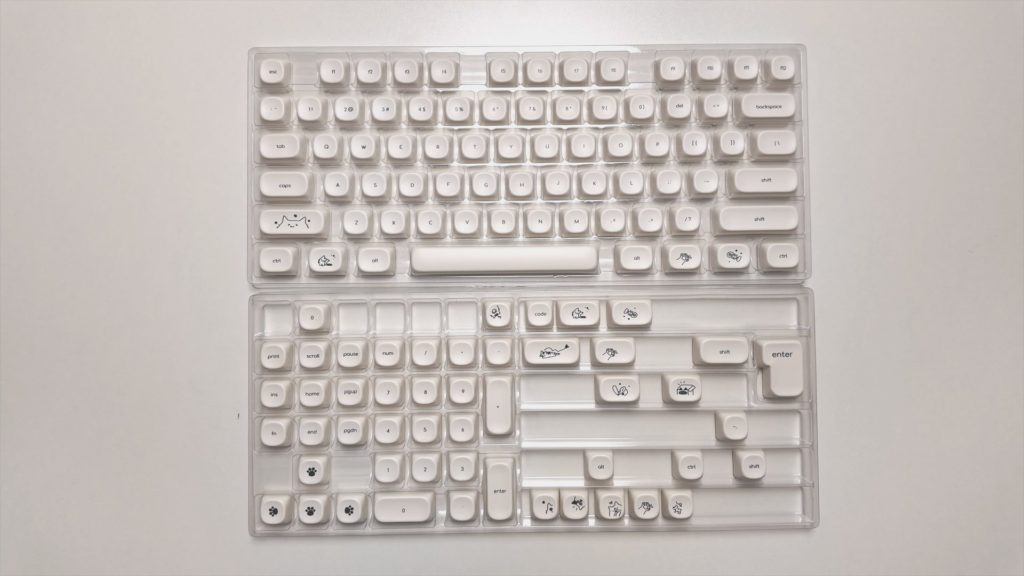 自作キーボード】Corne V4 Cherryコトコト化！キーキャップ交換で