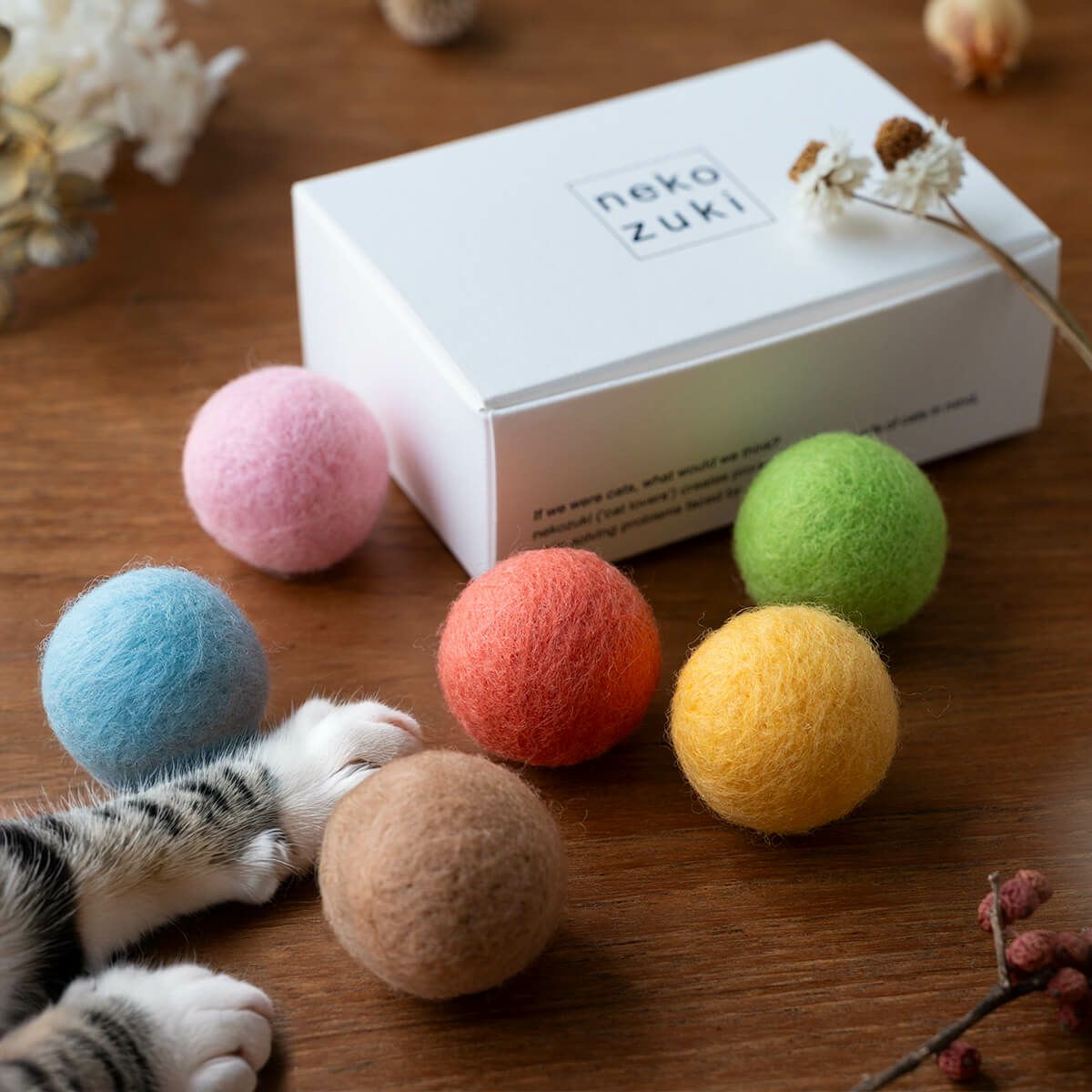 猫おもちゃのフェルトボール6個入。コロコロ遊びで運動不足解消