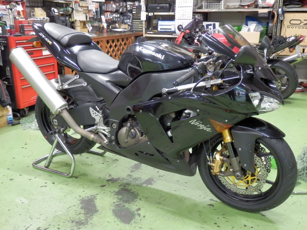 カワサキ ZX-10R『タイヤ交換』ピレリ エンジェルST: バイク用品店