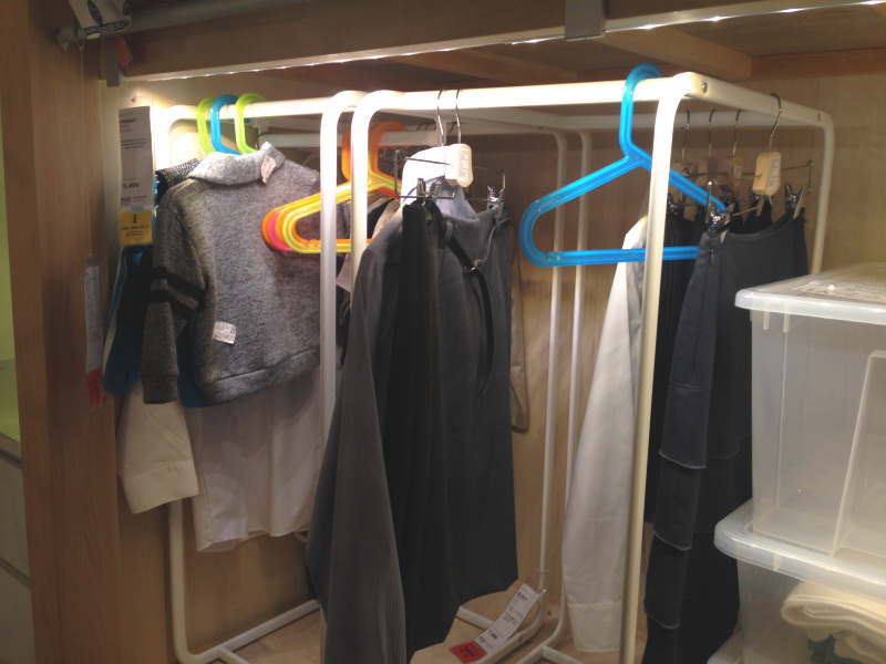 IKEAのALGOT（アルゴート）フレーム ロッド付きは押入れハンガーとして