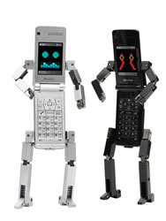 ソフトバンク、新ドラマ「ケータイ捜査官7」製作発表会で「815T PB」を