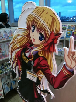 タワレコ新宿店、タワレコエプロン着用の千堂瑛里華が等身大ポップで