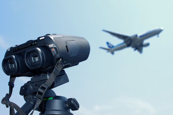 コンパクトになったオンリーワンの3Dデジタル録画双眼鏡 - ソニー「DEV