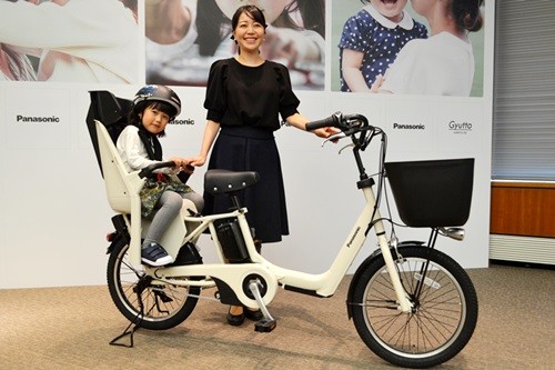 3つの業界初で子育てにゆとりを! 子乗せ電動自転車