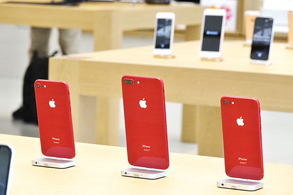iPhone 8/8 Plusの新色「(PRODUCT)RED」販売開始、開店待ちも | マイ
