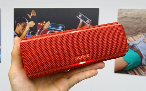 ソニーの「EXTRA BASS」ワイヤレススピーカーは、たたくと音が鳴る