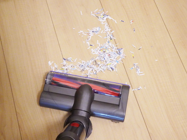 コードレス掃除機「Dyson V7 Slim」レビュー、安くて軽くて「お、いい