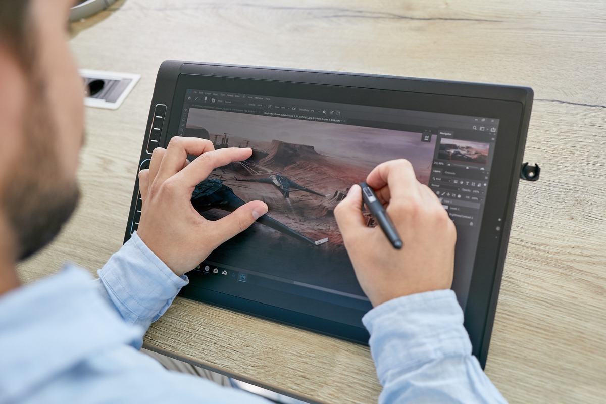 ワコム、Quadro P1000搭載の15.6型液タブ「MobileStudio Pro 16