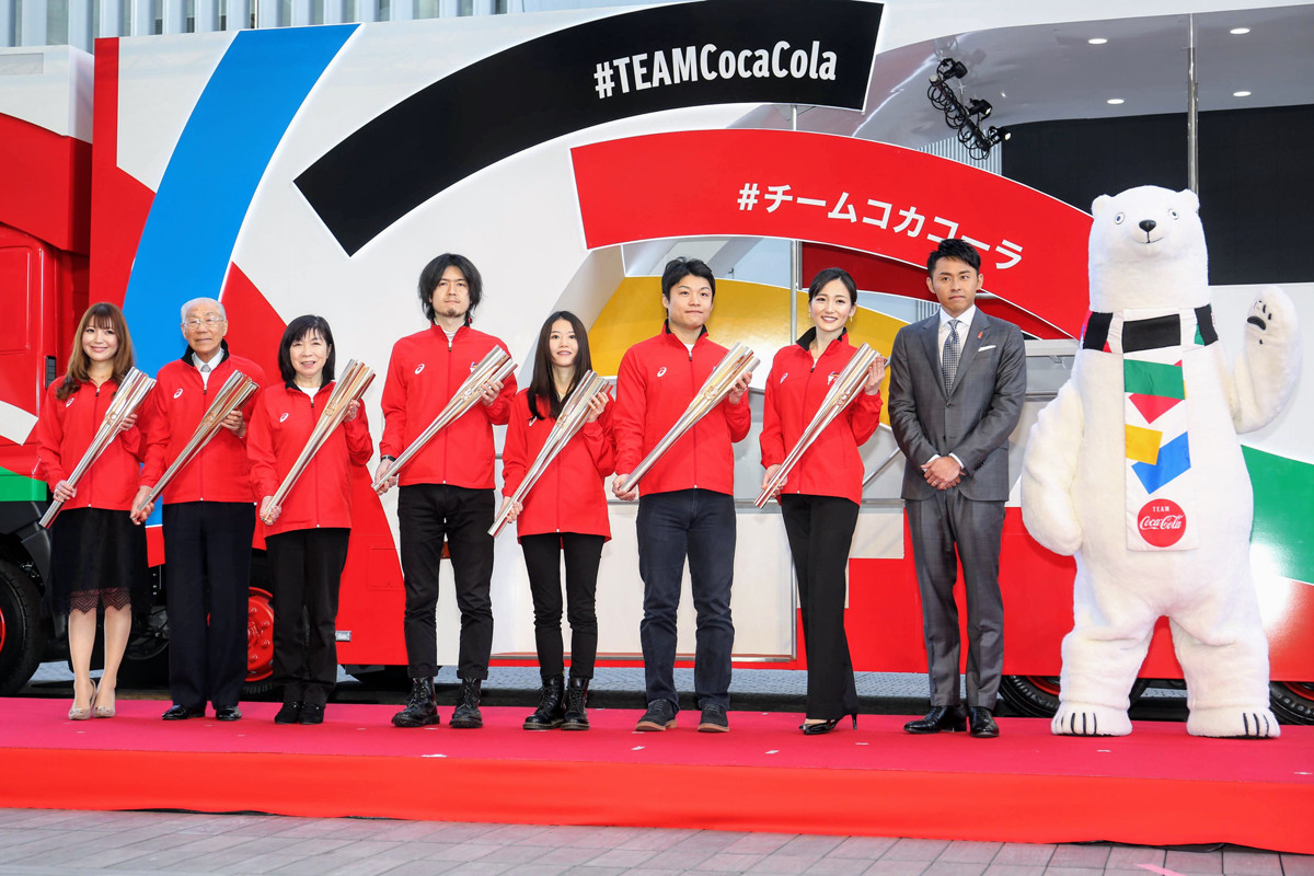 コカ・コーラ」レッドが全国を巡る! 聖火リレーオリジナル車両を公開