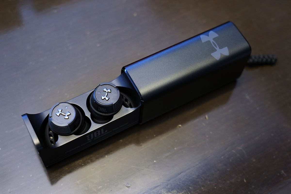 JBL、アンダーアーマーとコラボした完全ワイヤレス「UA TRUE WIRELESS