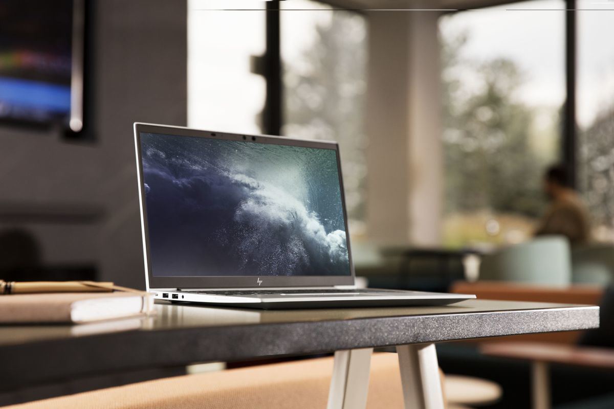 日本HP、在宅中心のビジネスマン向け14型ノート「EliteBook 840 Aero