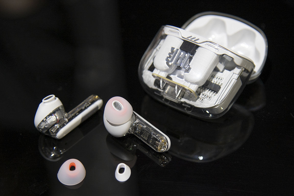スケルトンなJBLイヤホン「TUNE FLEX」登場、オープン／密閉型で