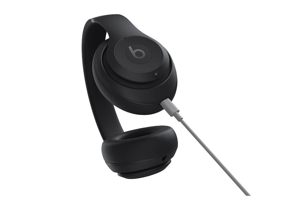 サミュエル・ロスがデザインを手がけた「Beats Studio Pro」が登場