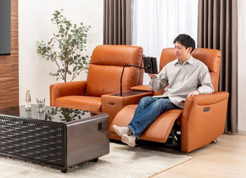 ヤマダ、USBポートを備えた2人掛けの電動リクライニングソファ | マイ